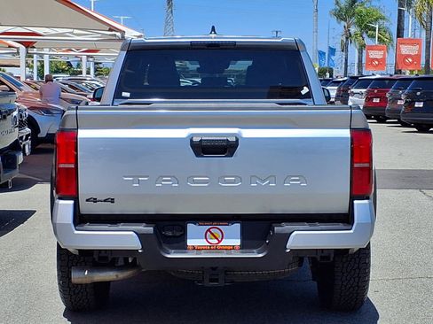 Certified 2025 Toyota Tacoma TRD Off-Road AWD/4WD image 5