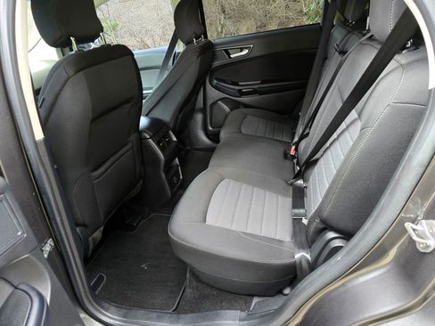 Used 2018 Ford Edge SE image 18