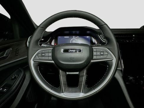 New 2025 Jeep Grand Cherokee Limited w/ Luxury Tech Group II image 7