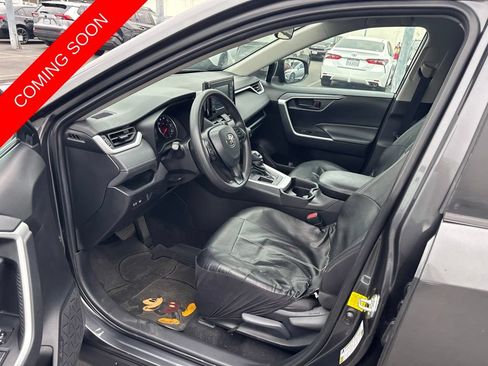 Used 2021 Toyota RAV4 LE FWD image 13