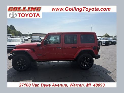 Used 2025 Jeep Wrangler Unlimited Sahara w/ Safety Group AWD/4WD image 1
