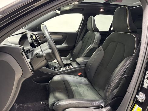 Used 2021 Volvo XC40 T5 R-Design w/ Climate Package image 12