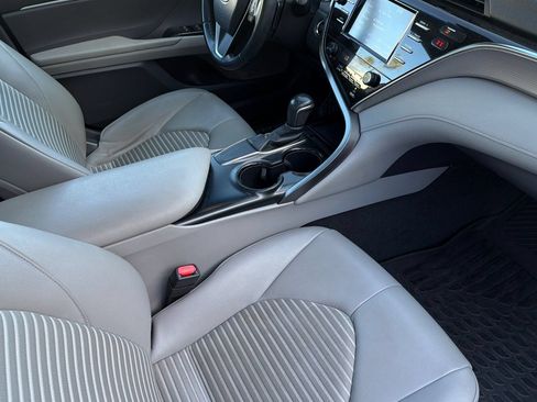 Used 2018 Toyota Camry SE w/ Moonroof Package FWD image 17