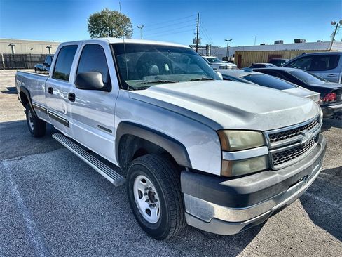 Used 2005 Chevrolet Silverado 2500 W/T image 3