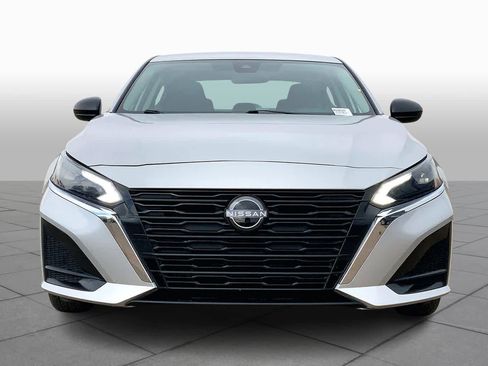 Used 2024 Nissan Altima 2.5 SV image 3