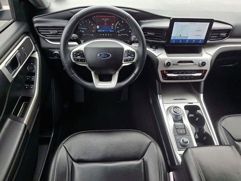 Used 2021 Ford Explorer XLT w/ Equipment Group 202A image 12
