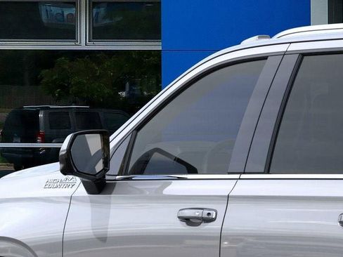 New 2026 Chevrolet Suburban High Country image 12