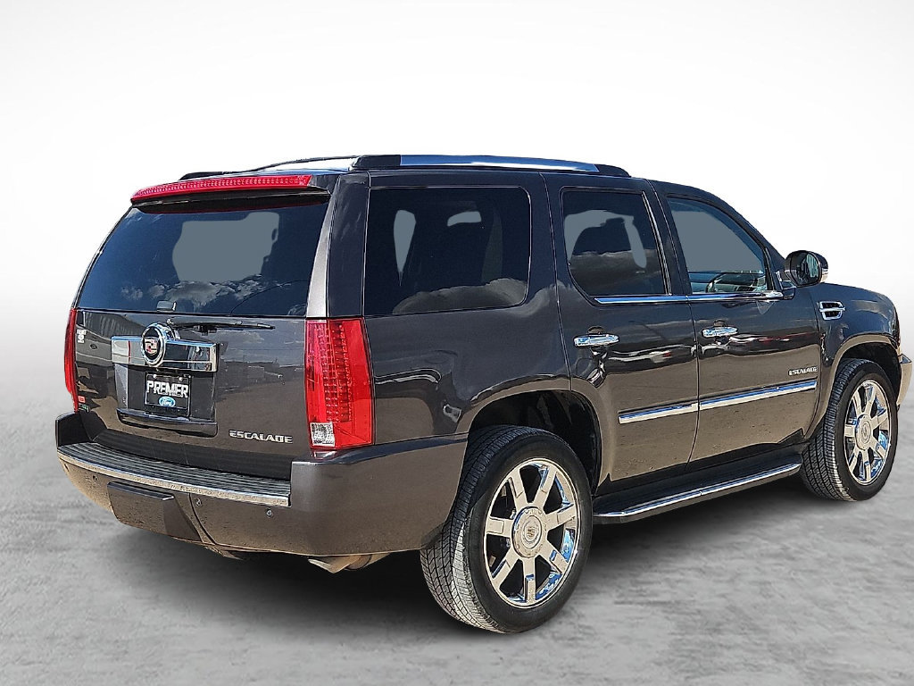 Used 2011 Cadillac Escalade Luxury RWD image 11