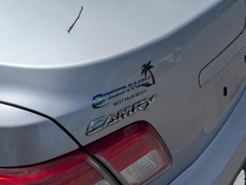 Used 2010 Toyota Camry LE FWD image 30