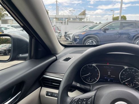 Used 2025 Nissan Altima 2.5 SV FWD image 35