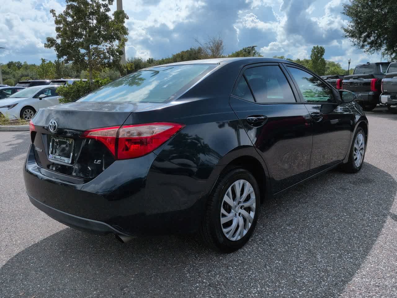 Used 2017 Toyota Corolla LE FWD image 6
