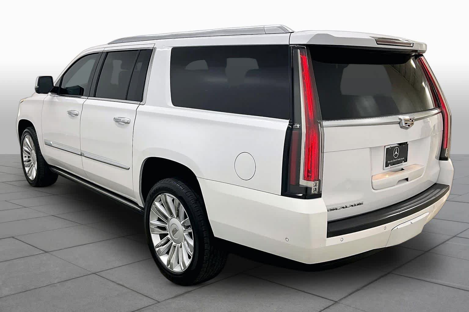 Used 2017 Cadillac Escalade ESV Platinum RWD image 12