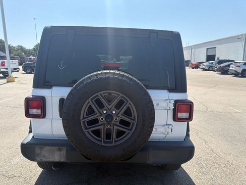 Used 2024 Jeep Wrangler Unlimited Sport AWD/4WD image 4