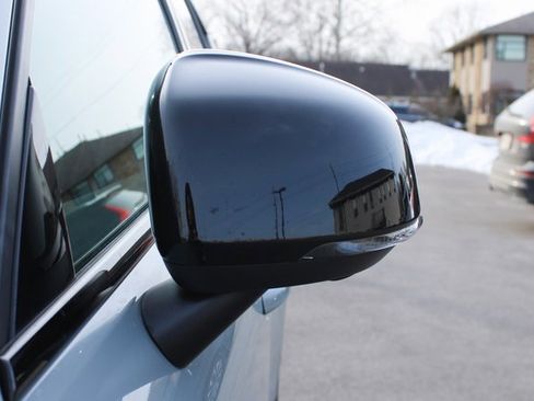 Used 2025 Volvo XC40 B5 Plus image 7