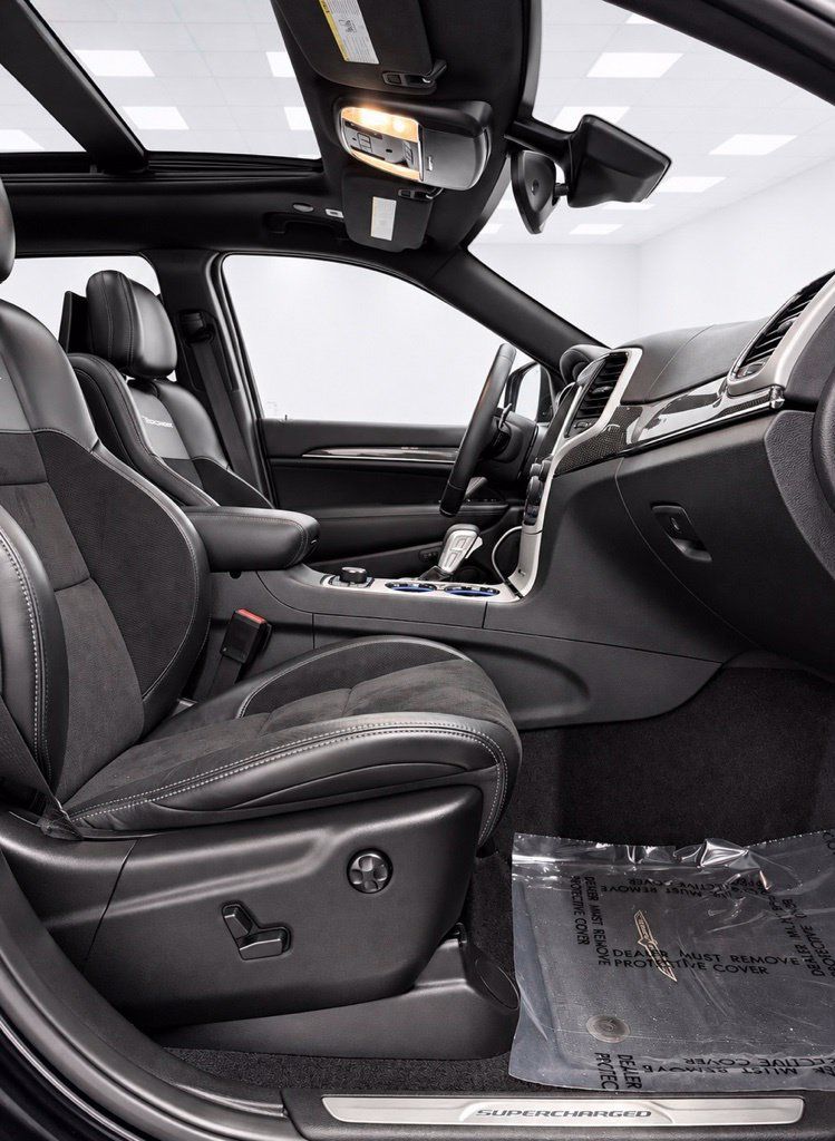Used 2018 Jeep Grand Cherokee Trackhawk AWD/4WD image 26