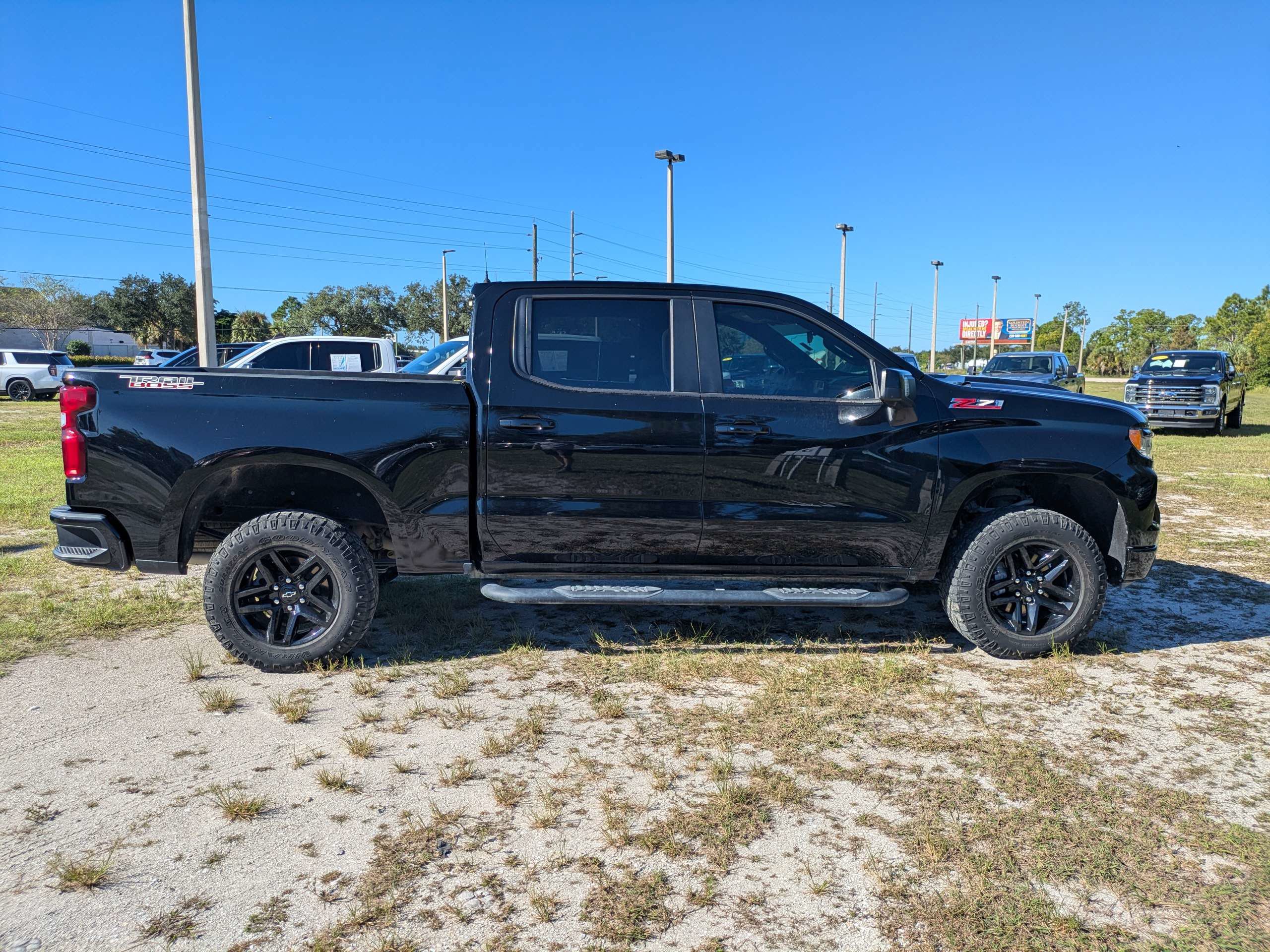 Used 2022 Chevrolet Silverado 1500 LT Trail Boss w/ LT Trail Boss Premium Package AWD/4WD image 4