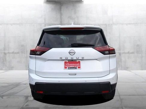 Certified 2025 Nissan Rogue SV FWD image 6