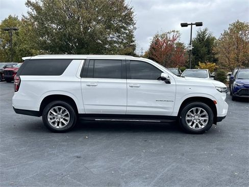 Used 2022 Chevrolet Suburban Premier image 3