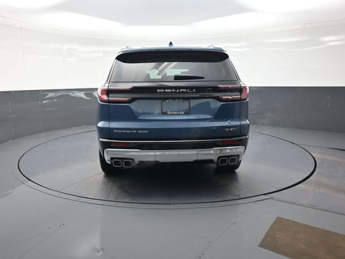 Used 2025 GMC Acadia Denali w/ Super Cruise Package image 4