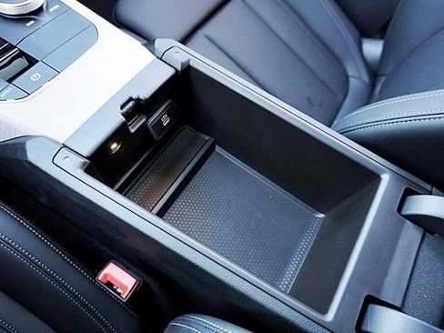 Used 2025 BMW 330i xDrive Sedan w/ Convenience Package image 32