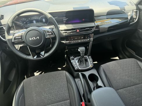 Certified 2025 Kia Seltos X-Line AWD/4WD image 12