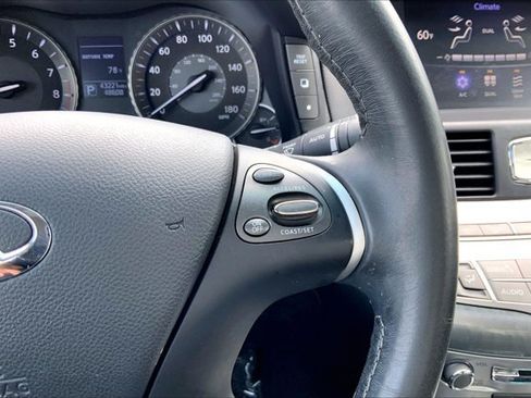 Used 2018 INFINITI Q70 Luxe AWD/4WD image 19