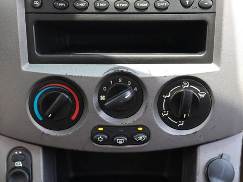 Used 2004 Saturn Vue 2WD V6 image 29