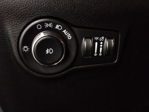 Used 2022 Jeep Compass Limited image 22