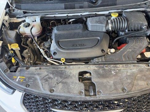 Certified 2024 Chrysler Pacifica Touring-L image 36