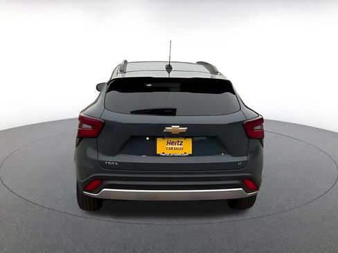 Used 2025 Chevrolet Trax LT w/ LT Convenience Package FWD image 12