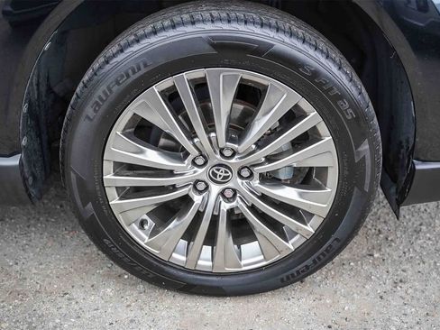 Used 2021 Toyota Venza Limited image 6