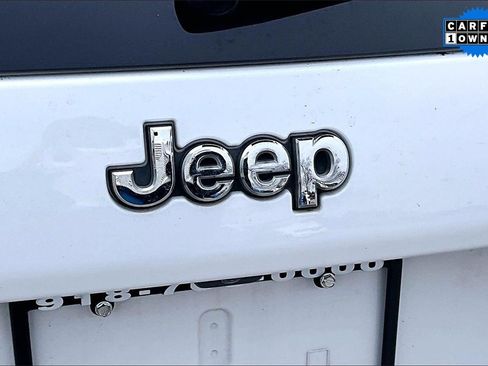 Used 2019 Jeep Cherokee Limited image 12