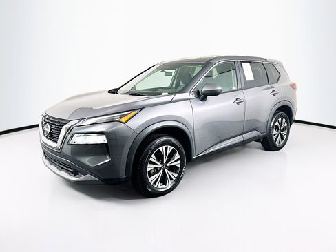 Used 2023 Nissan Rogue SV image 3