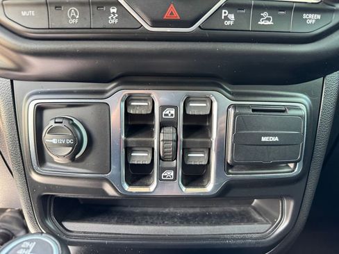 Used 2021 Jeep Wrangler Unlimited Sahara AWD/4WD image 27