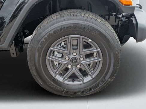 New 2025 Jeep Gladiator Sport image 9