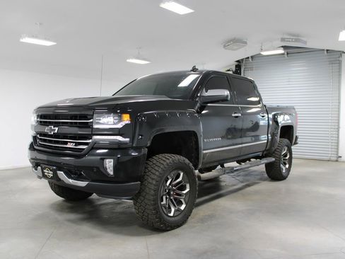 Used 2018 Chevrolet Silverado 1500 LTZ Z71 w/ LTZ Plus Package image 4