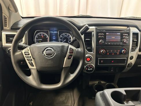 Used 2018 Nissan Titan SV AWD/4WD image 3
