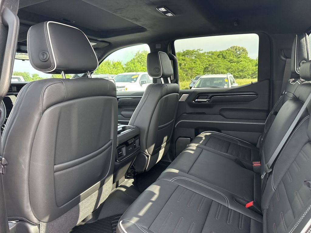Certified 2026 GMC Sierra 1500 AT4X w/ AT4X AEV Edition AWD/4WD image 32