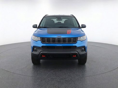 Used 2025 Jeep Compass Trailhawk AWD/4WD image 2