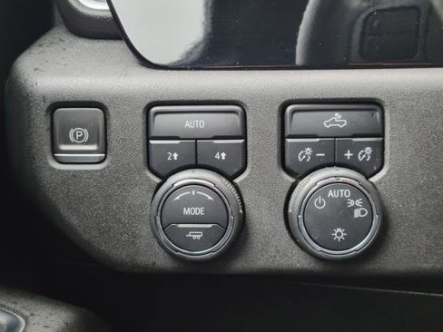 Used 2023 Chevrolet Silverado 1500 LT image 12