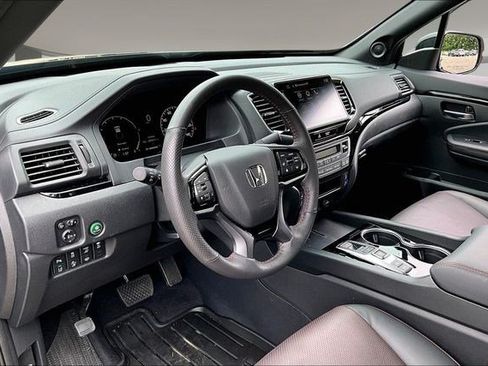 Certified 2025 Honda Ridgeline Black Edition image 17