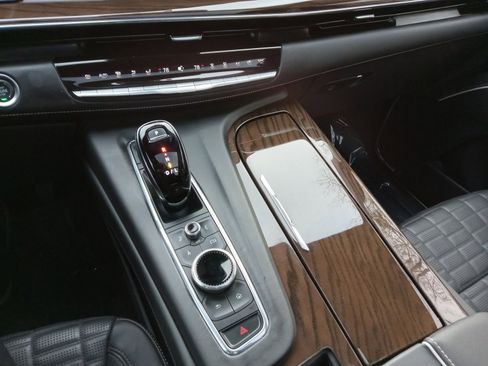 Used 2024 Cadillac Escalade Sport Platinum w/ LPO, ONYX Package image 17