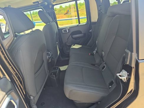 Used 2021 Jeep Gladiator Sport AWD/4WD image 15
