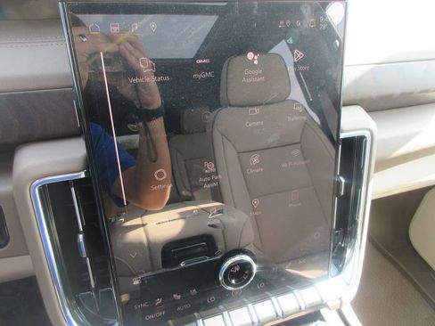 New 2026 GMC Yukon XL Denali w/ Denali Reserve Package image 19