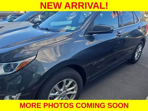 Used 2018 Chevrolet Equinox LT image 2