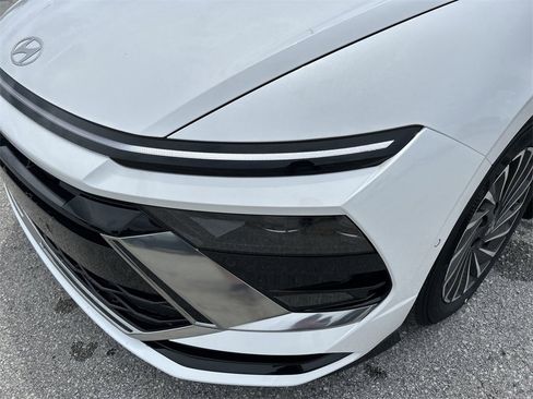 New 2025 Hyundai Sonata Limited image 15