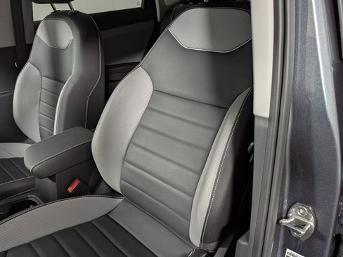 Used 2024 Volkswagen Taos SEL image 17