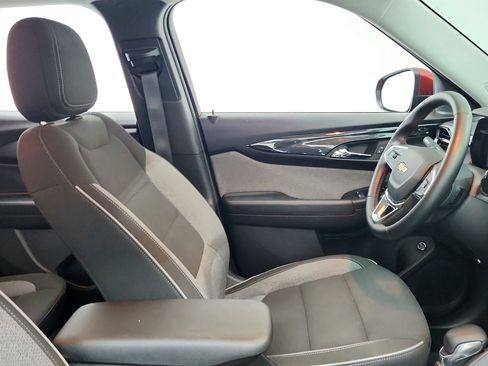 Used 2025 Chevrolet TrailBlazer LT w/ Convenience Package AWD/4WD image 29