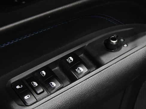 Used 2025 Jeep Compass Latitude w/ Convenience Group AWD/4WD image 4