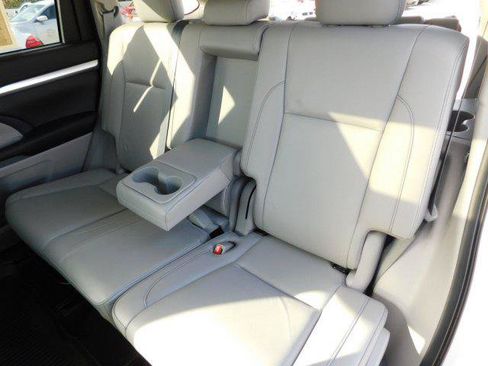 Certified 2019 Toyota Highlander XLE FWD image 21